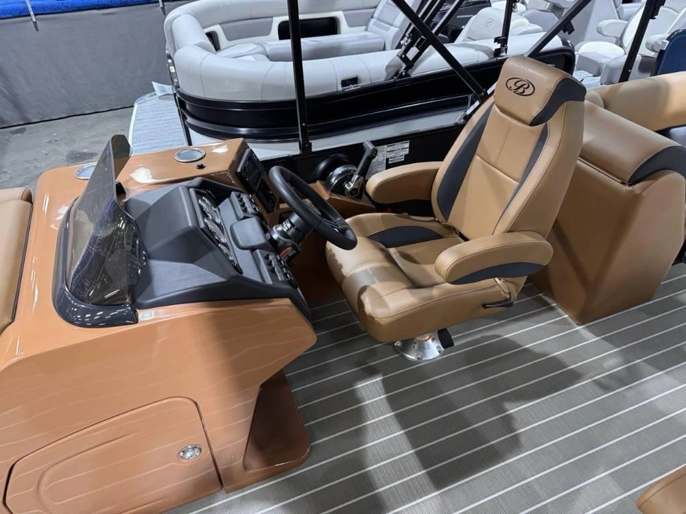 2026 Bentley Legacy 223 Navigator alt