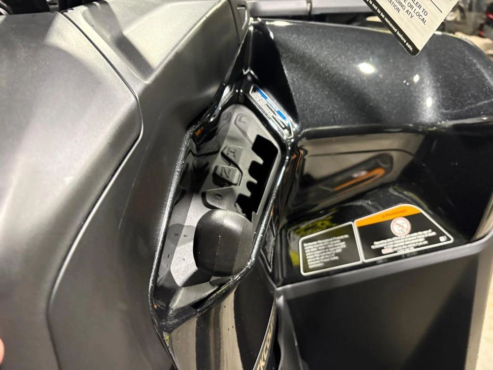 Can-am Outlander Max 6x6 Backcountry 1000r 2026 alt