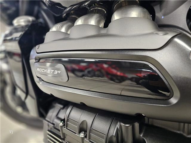2025 Triumph Rocket 3 Storm R alt