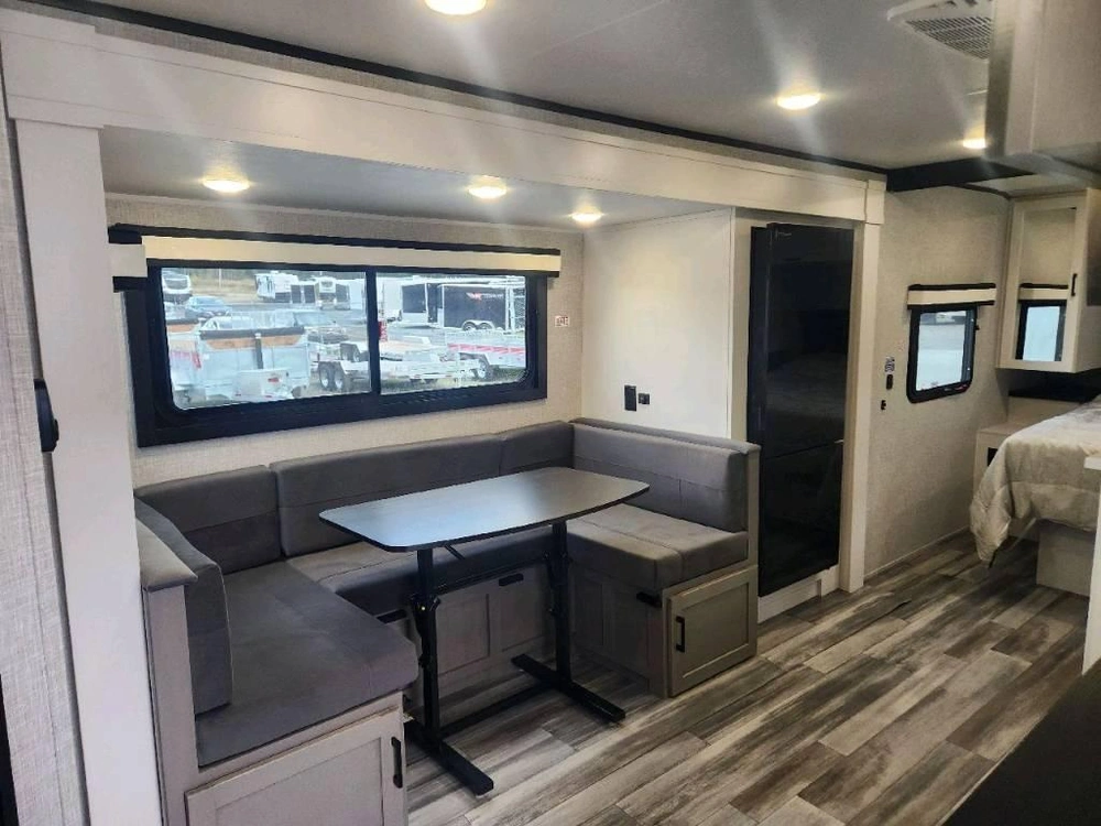 Jayco Jay Feather 24bh 2025 alt