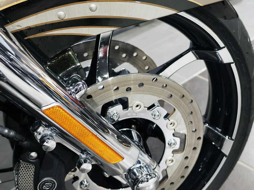 2013 Harley-davidson Cvo Road Glide Fltrxse alt