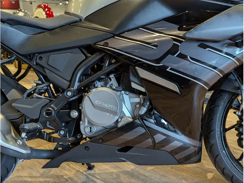 2026 CFMOTO 300SS // Nebula Black thumbnail 6
