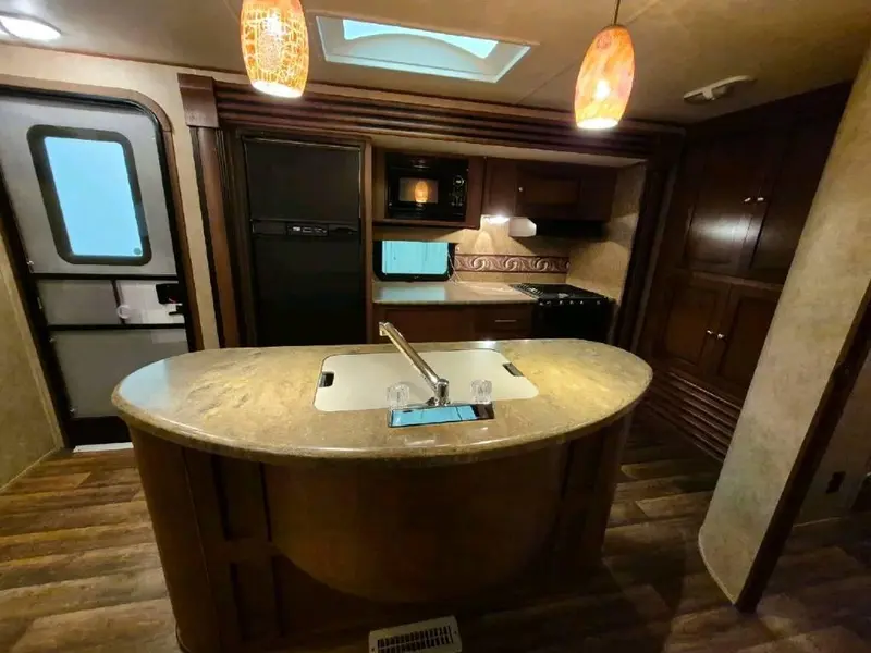 2015 Kodiak 300BSHL thumbnail 14