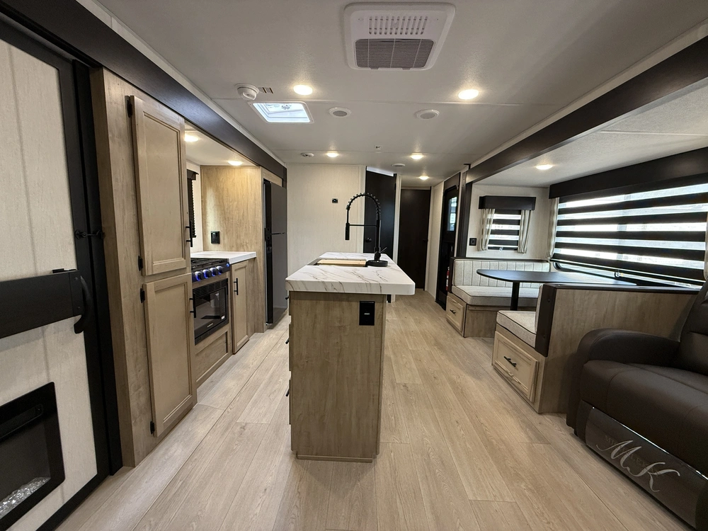 Cherokee 273xlk Wolf Den 2026 alt