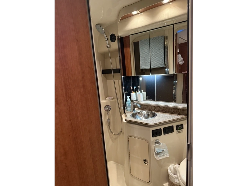 2011 Cruisers Yachts 360 Express alt