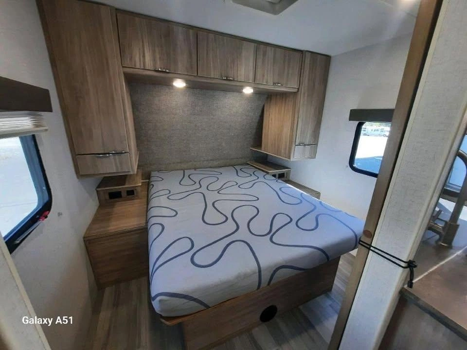Winnebago Minnie 2301bhs 2022 alt