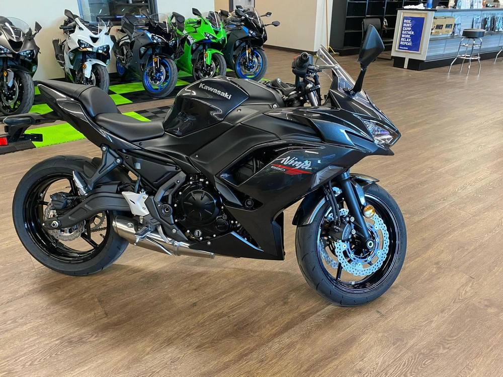 2026 Kawasaki Ninja® 650 Base Base alt