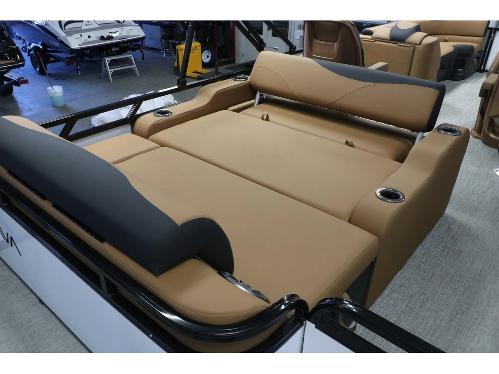 2026 Avalon Lsz 2585 Vrl + Yamaha Vmax 150 Hp alt