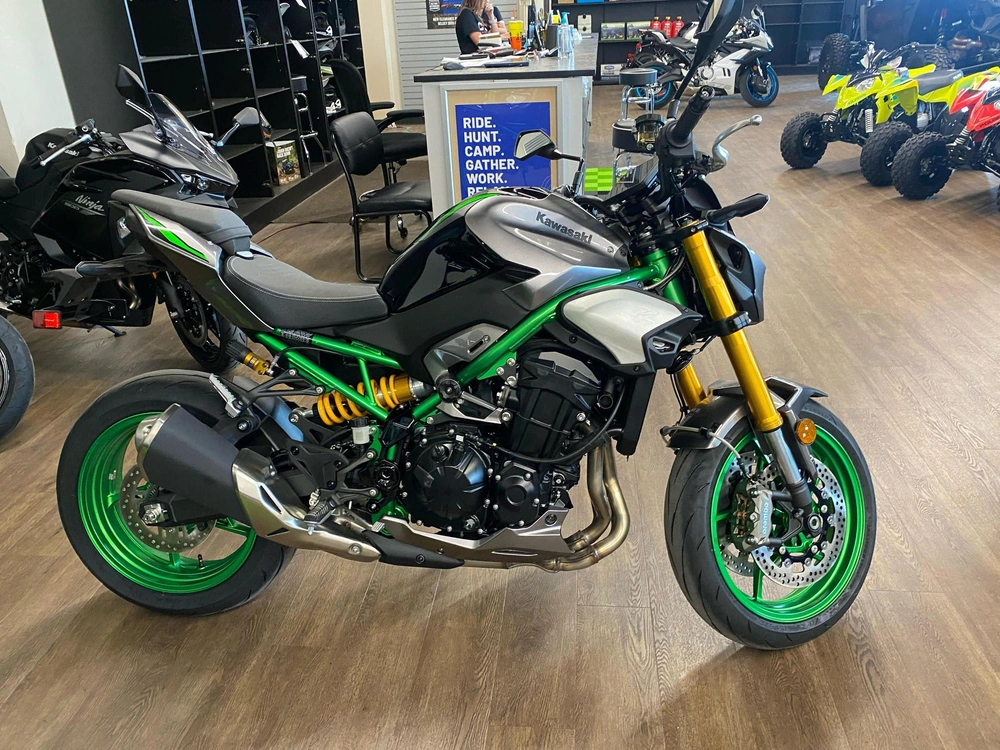 2025 Kawasaki Z900 Se Abs Se alt