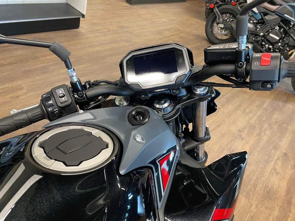 2025 Kawasaki Z650 Base Base alt