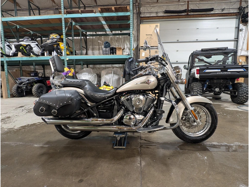 2011 Kawasaki Vulcan 900 Classic Lt alt