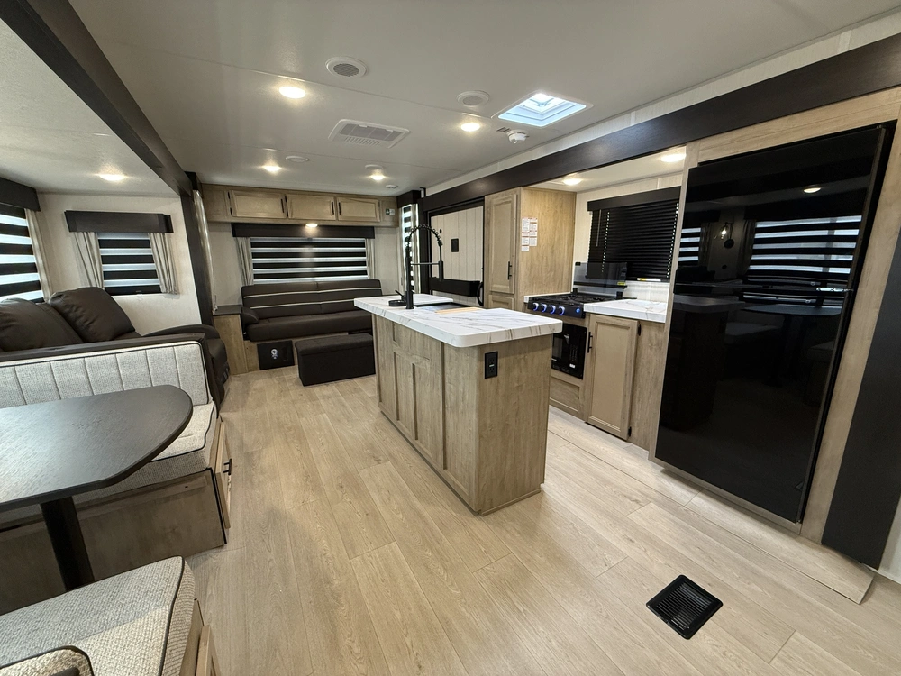 Cherokee 273xlk Wolf Den 2026 alt