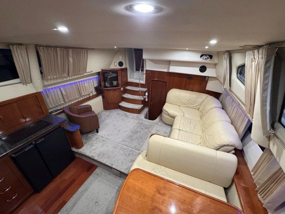 Carver 366 2004 alt