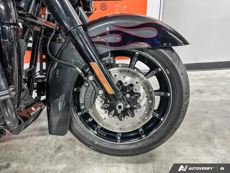 2010 Harley-Davidson CVO ULTRA CLASSIC thumbnail 6