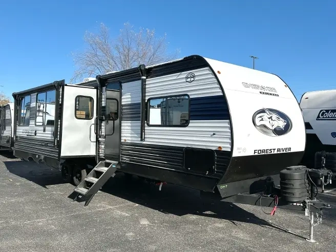 Cherokee 273xlk Wolf Den 2026 alt