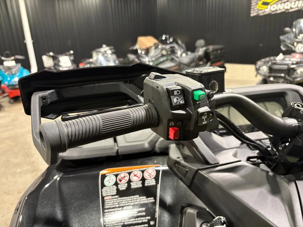 Can-am Outlander Max 6x6 Backcountry 1000r 2026 alt