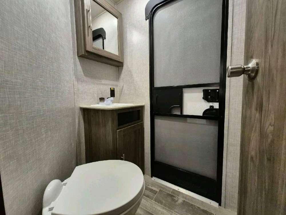 Crossroads Zinger 331bh 2023 alt