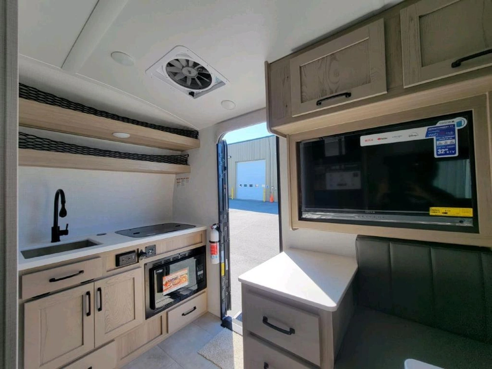 Flagstaff E-pro 15rdg Cuisine Ext. Bunk 2025 alt