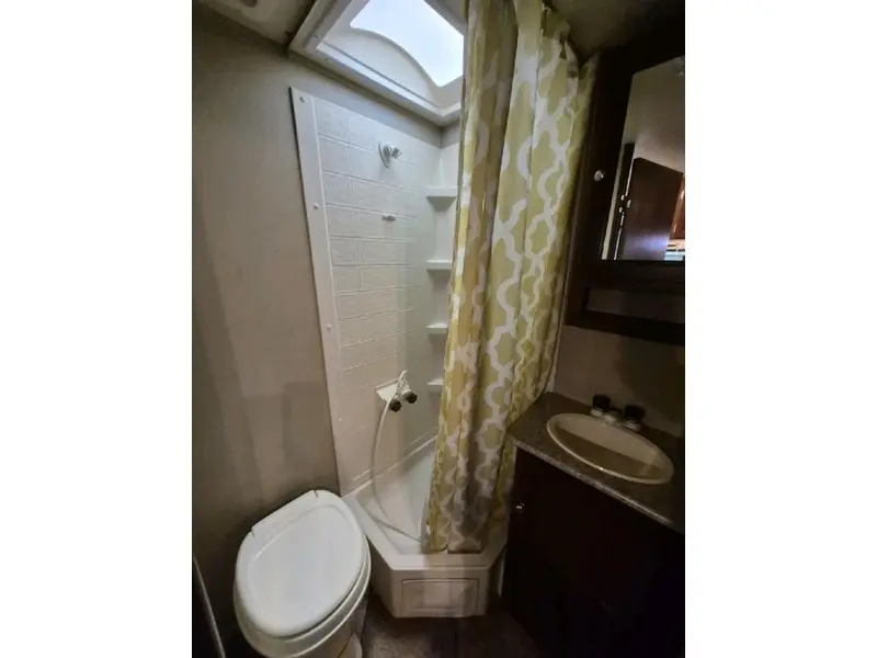 2015 Dutchmen Kodiak Express 172E thumbnail 20