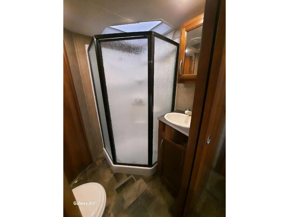 Crossroads Crusader 260rl 2015 alt