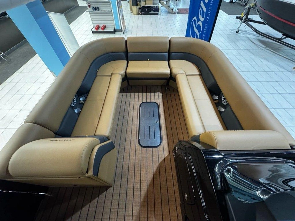 Bentley Elite 253 Swingback 2026 alt