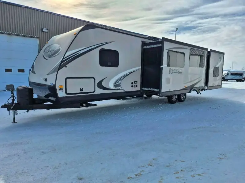 2015 Kodiak 300BSHL thumbnail 9