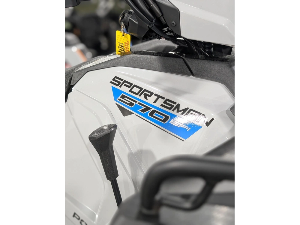 Polaris Sportsman 570 Ghost Gray | 🌍 Concurrents : Outlander 570 / Grizzly 700 🌍 | 2026 alt