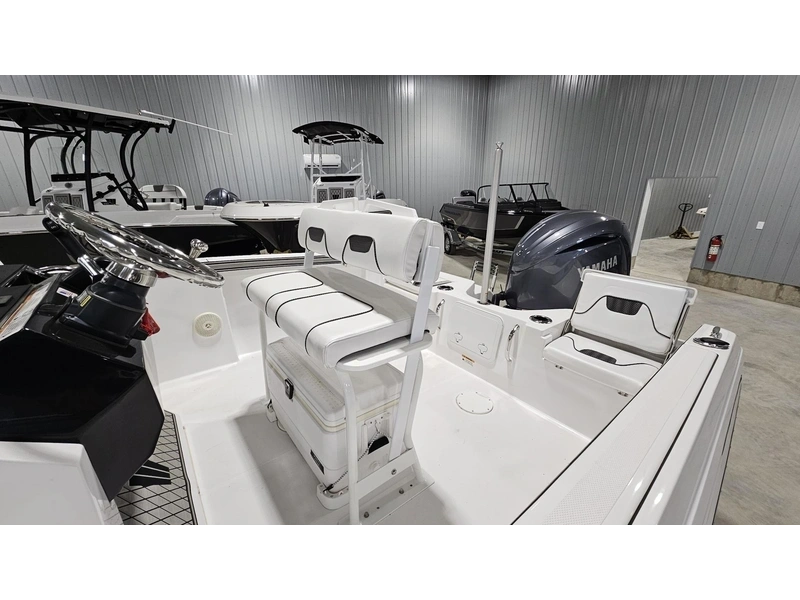 2023 Wellcraft Fisherman 202 alt