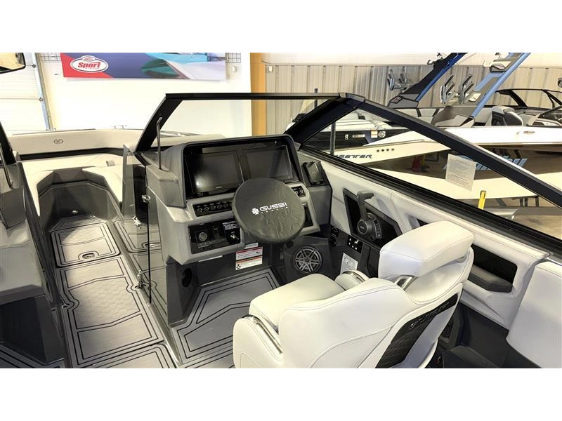 2026 Cobalt Boats R4 Surf alt