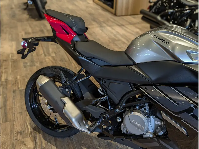 2026 CFMOTO 300SS // Nebula Black thumbnail 10