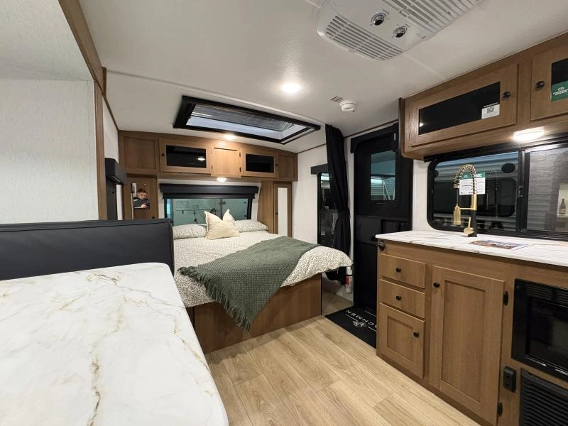 Coachmen Apex Nano 208bhs 2026 alt