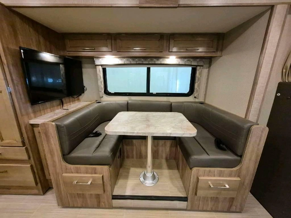 Entegra Coach Odyssey 24b 2020 alt