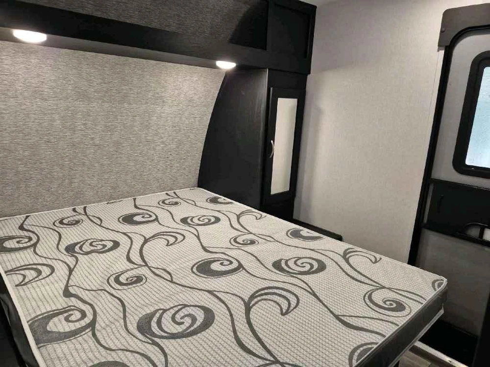 Coachmen Freedom Express 287bhds 2022 alt