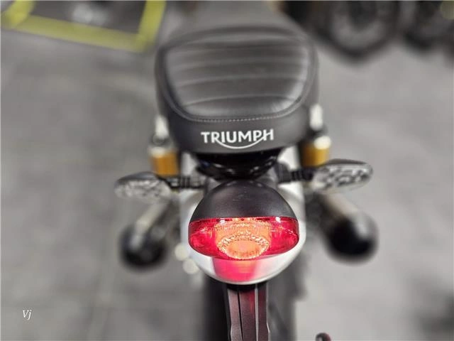 2025 Triumph Speed Twin 1200 Rs alt