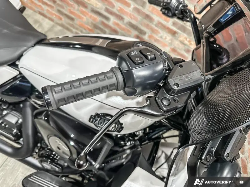 2026 Harley-Davidson Street Glide Limited thumbnail 17