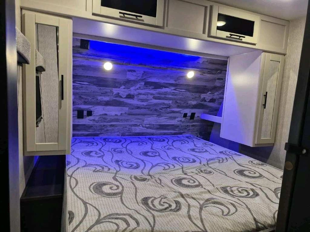 Crossroads Cruiser Aire 28bbh 2022 alt