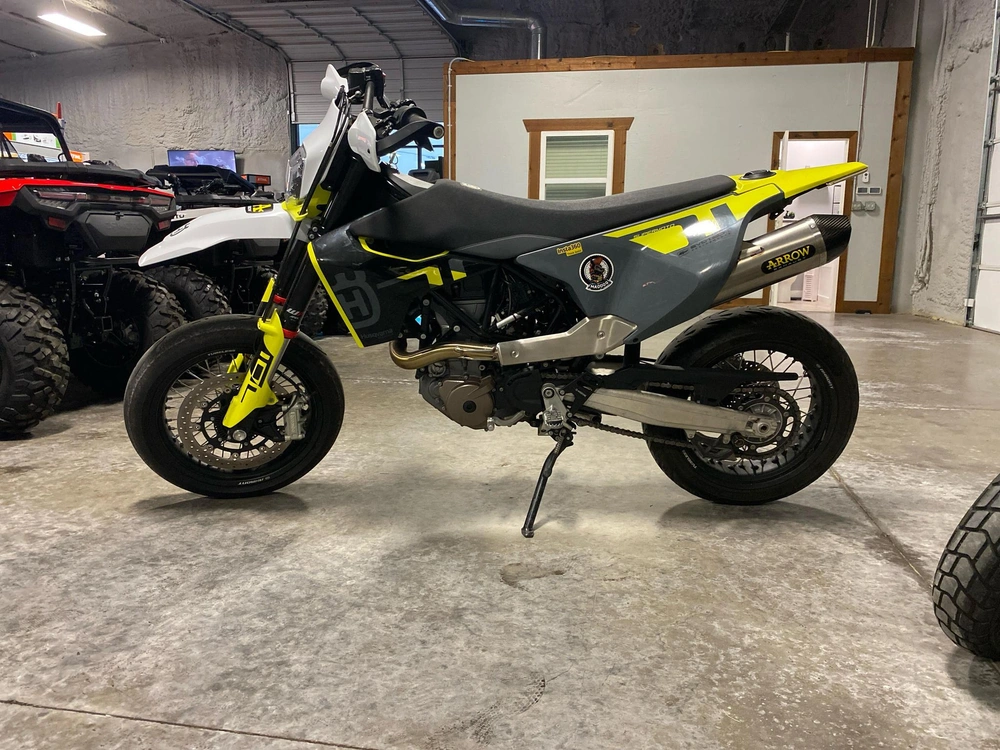 2023 Husqvarna Supermoto 701 alt