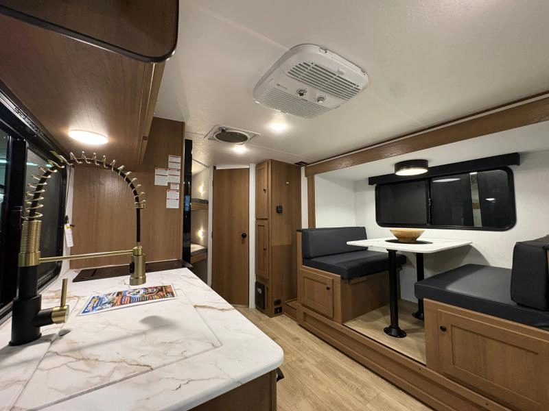 Coachmen Apex Nano 208bhs 2026 alt