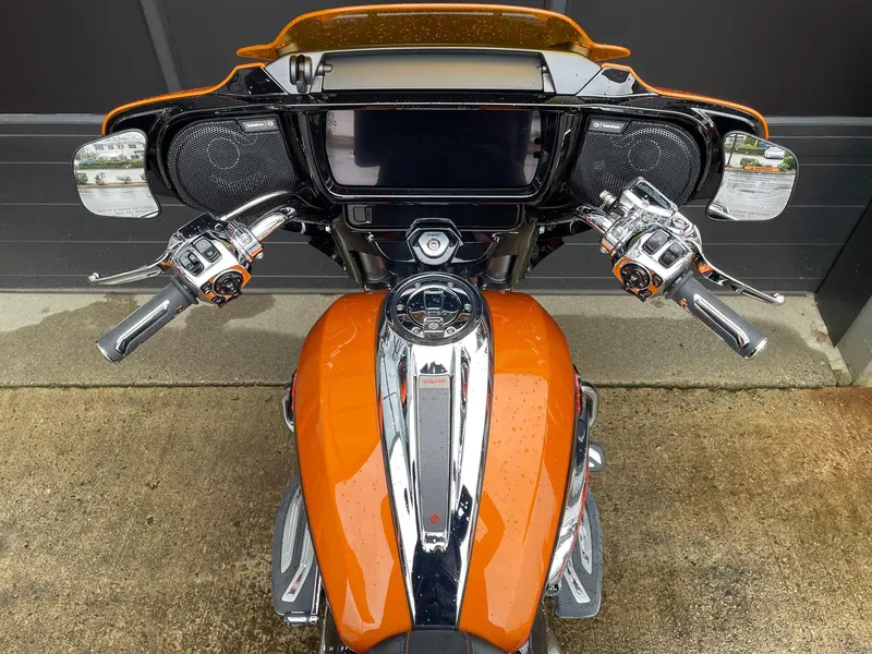 2026 Harley-Davidson FLHXSE - CVO™ Street Glide® thumbnail 12