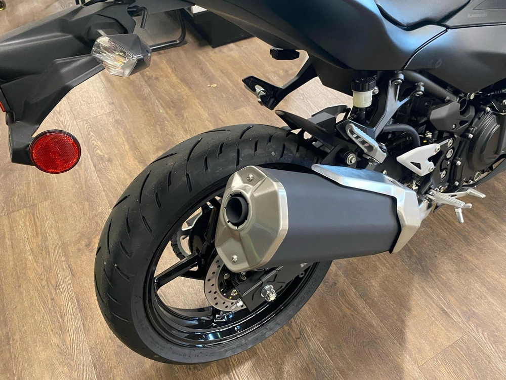 2026 Kawasaki Ninja 500 Base alt