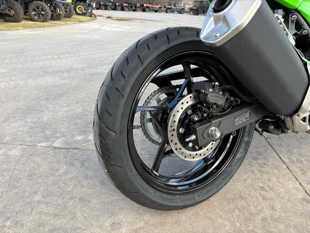 2026 Kawasaki Ninja 500 Base alt