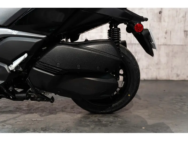 2025 Yamaha XMAX thumbnail 9