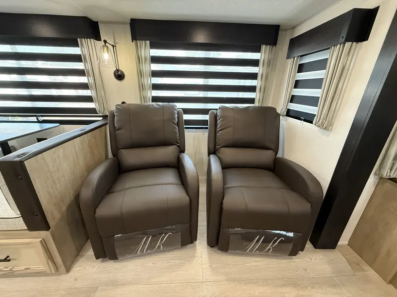 Cherokee 273XLK Wolf Den 2026