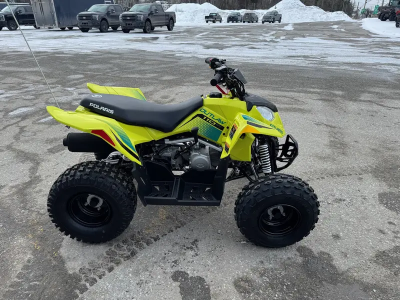 Polaris OUTLAW 110 LIME SQUEEZE 2026