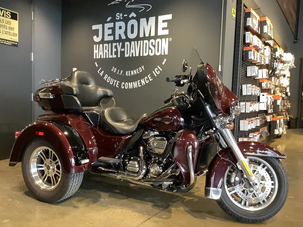 Harley-Davidson TRI-GlIDE FLHTCUTG 2022