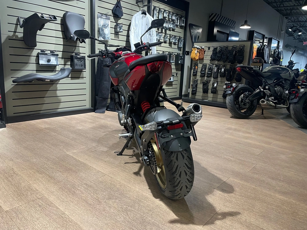 2026 Triumph Trident 800 - Carnival Red alt