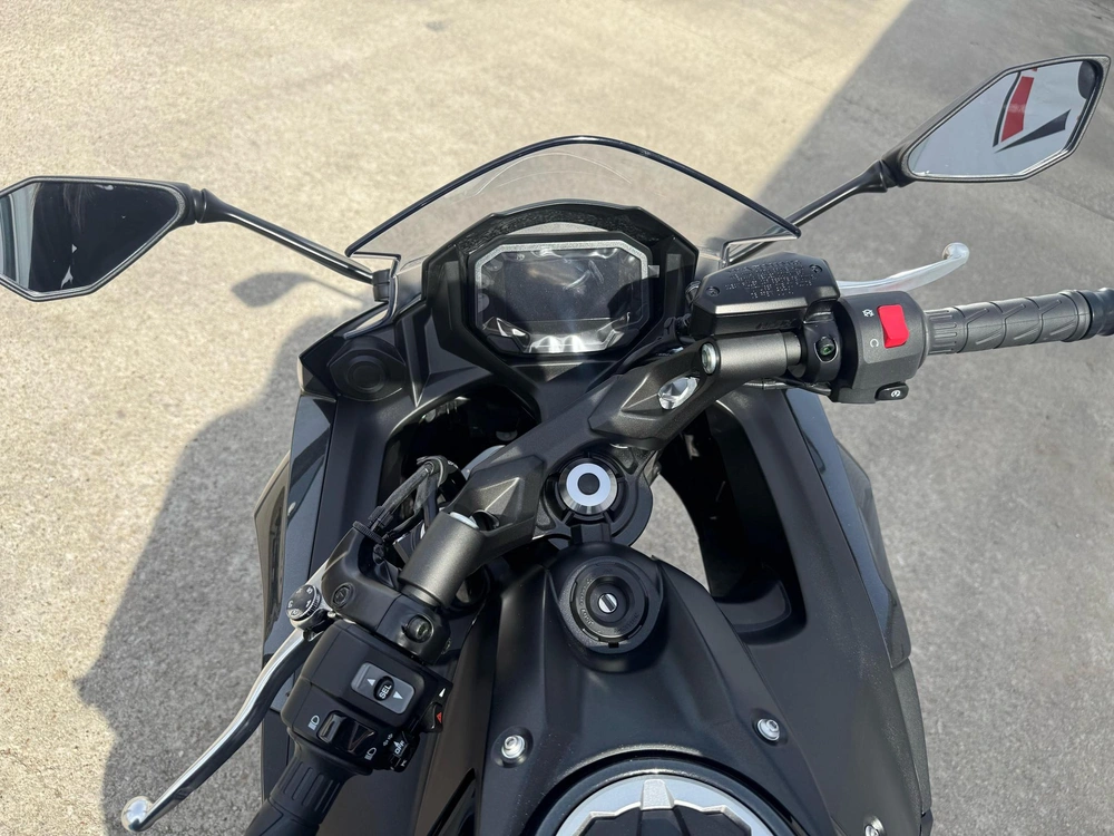 2026 Kawasaki Ninja® 650 Base Base alt