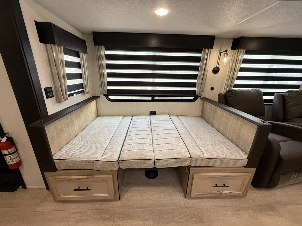 Cherokee 273xlk Wolf Den 2026 alt