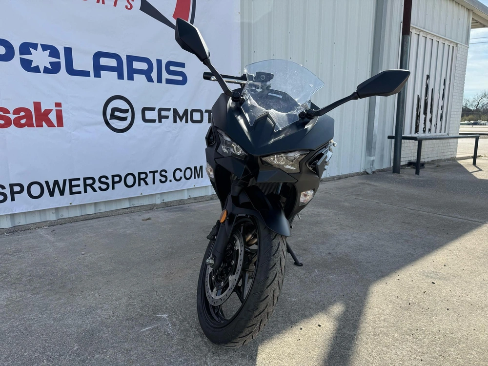 2026 Kawasaki Ninja 500 Base alt