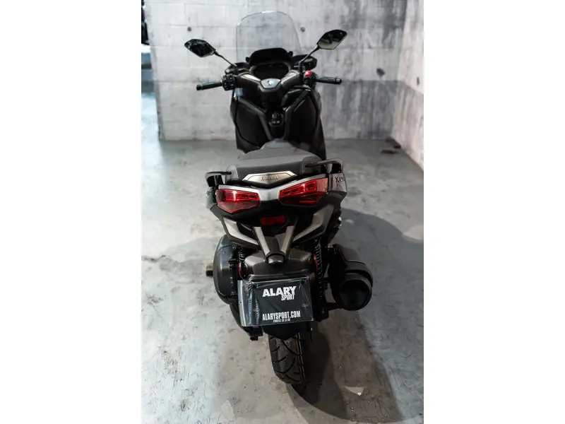 2025 Yamaha XMAX thumbnail 6